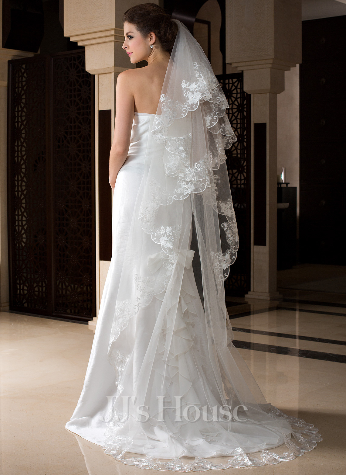 Lace Applique Edge Cathedral Bridal Veils With Applique (006036776) JJsHouse