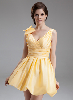A-Line/Princess V-neck Short/Mini Taffeta Homecoming Dress With Ruffle (022020596)